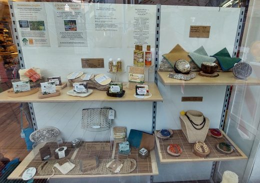 viele Produkte aus dem Regenwald im Schaufenster