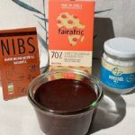 Kakao-Nibs, Fairafric Schokolade, Kokosöl, ScSchälchen mit Schoko-Nuss-Aufstrich